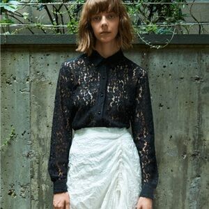 NWT House of Harlow lace blouse size M
🚨 FINAL PRICE NO OFFER ACCEPT